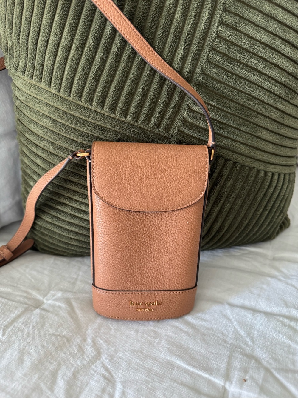 kate spade tan pebbled leather crossbody phone pouch with adjustable strap